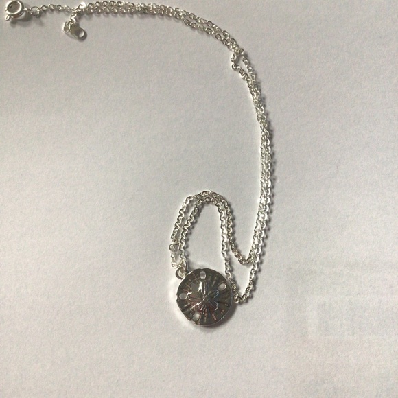 Sand dollar pendant with necklace - Picture 1 of 8